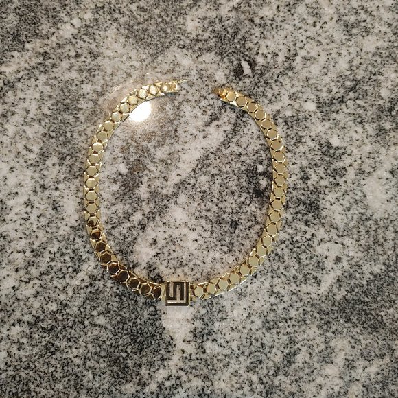 NWOT Women's chain necklace. Gold tone, with closure on back. - Picture 3 of 13